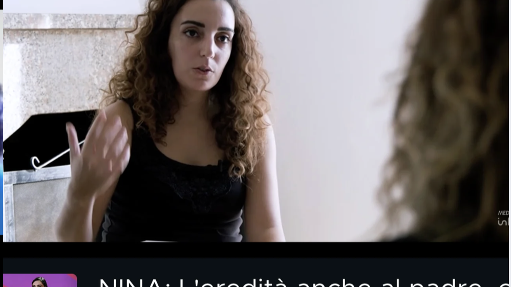 Desirée Gullo durante il servizio de Le Iene